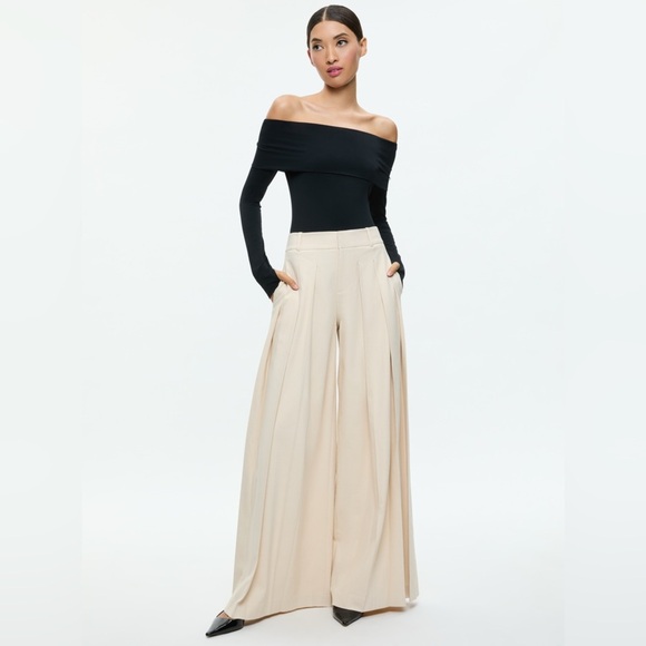 NWT Alice + Olivia Elia Off The Shoulder Foldover Bodysuit Blouse Top Size L - Picture 4 of 15